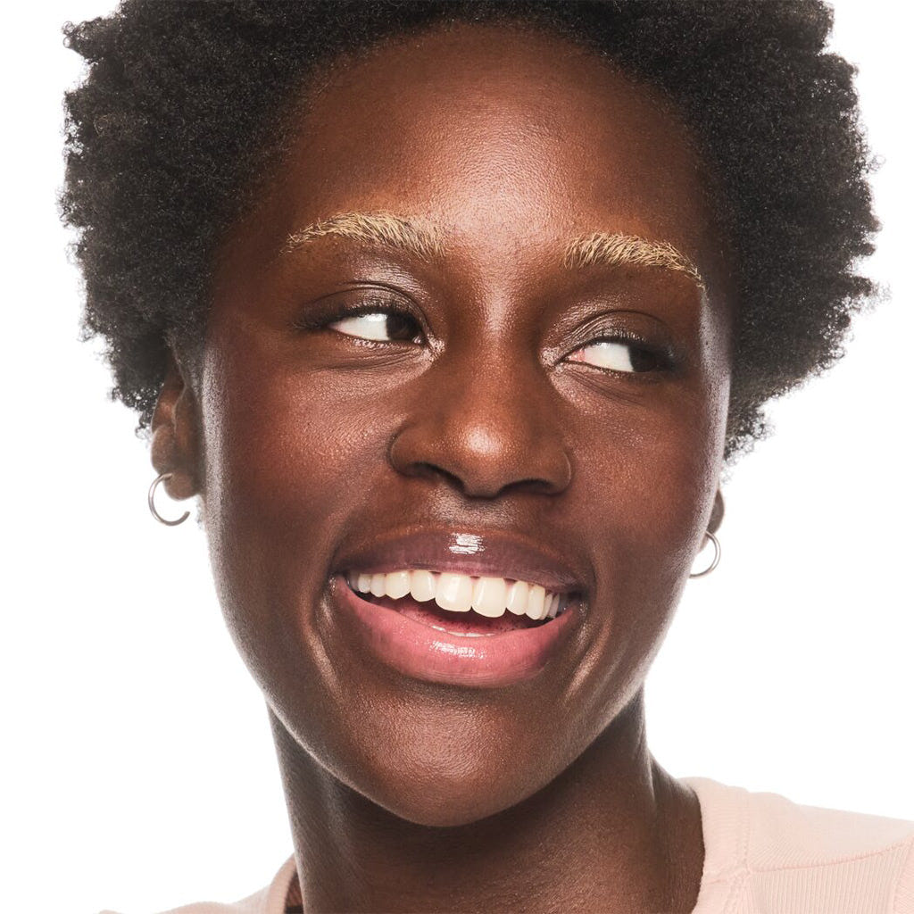 Essence Foundation Stick (10g) - Model Shot 2 [280]