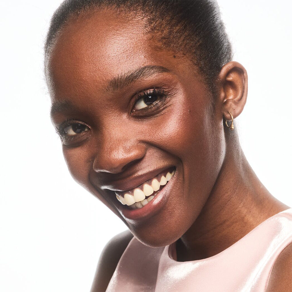Essence Foundation Stick (10g) - Model Shot 2 [310]