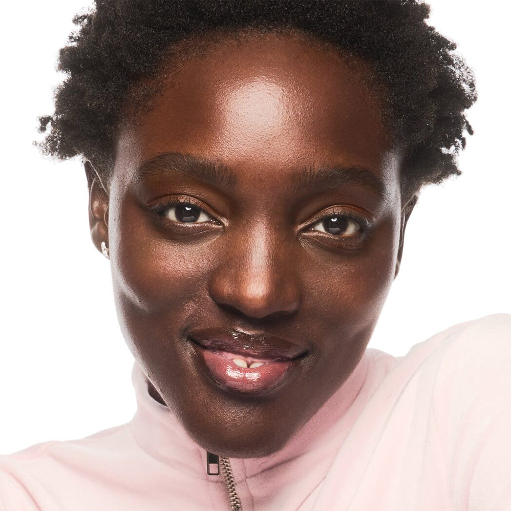 Essence Foundation Stick (10g) - Model Shot 2 [380]