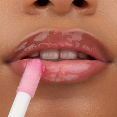 Essence Hydra Kiss Lip Oil (4ml) - Model Shot 2 [03 Pink Champagne]