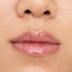 Essence Hydra Kiss Lip Oil (4ml) - Model Shot 2 [07 Classy Glassy]