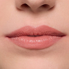 Essence Hydrating Nude Lipstick (3.5g) - Model Shot 2 [302 Heavenly]