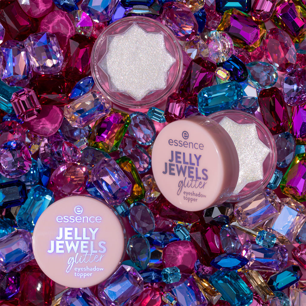 Essence Jelly Jewels Glitter Eyeshadow Topper (4.2g) - Lifestyle Shot 2 [02 Celestial Shimmer]