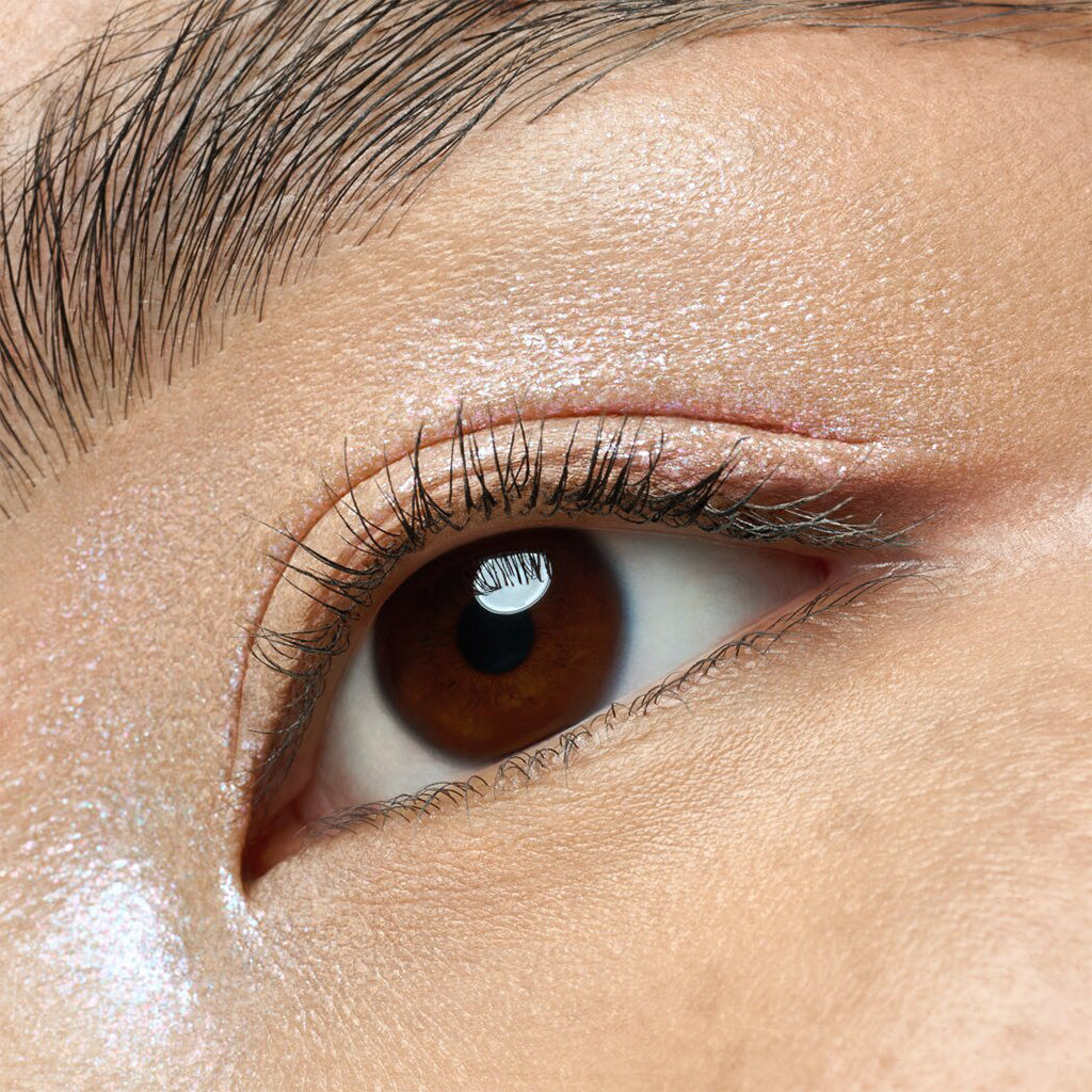 Essence Jelly Jewels Glitter Eyeshadow Topper (4.2g) - Model Shot 2 [02 Celestial Shimmer]