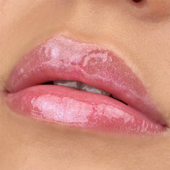 Essence Juicy Bomb Shiny Lipgloss (10ml) - Model Shot 2 [105 Bouncy Bubblegum]