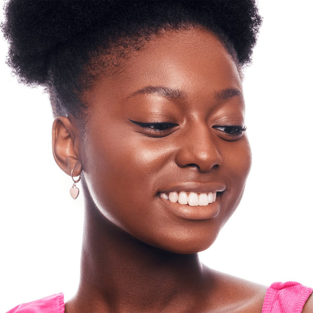 Essence Liquid Ink Eyeliner Waterproof (3ml) - Model Shot 3