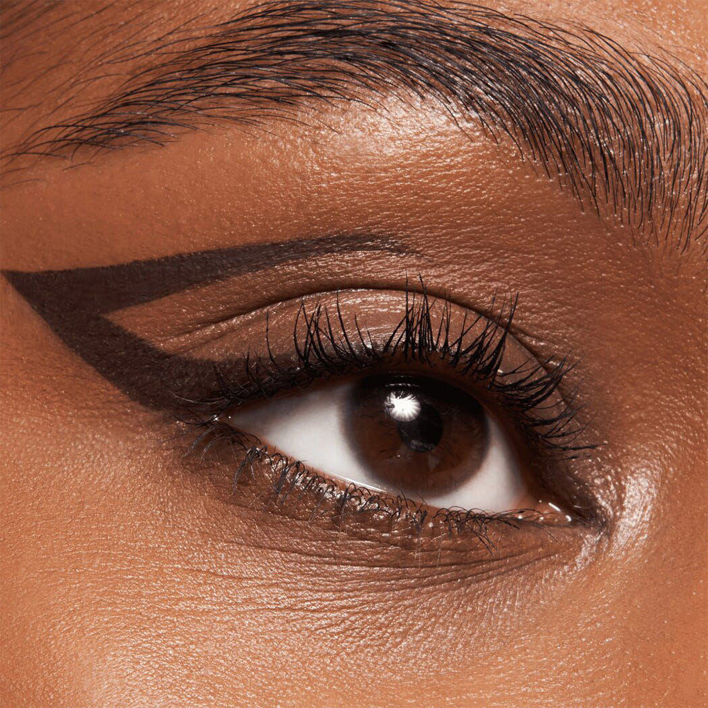 Essence Long Lasting Eye Pencil (0.28g) - Model Shot 2 [01 Black Fever]