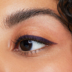 Essence Long Lasting Eye Pencil (0.28g) - Model Shot 1 [37 Purple-licious]