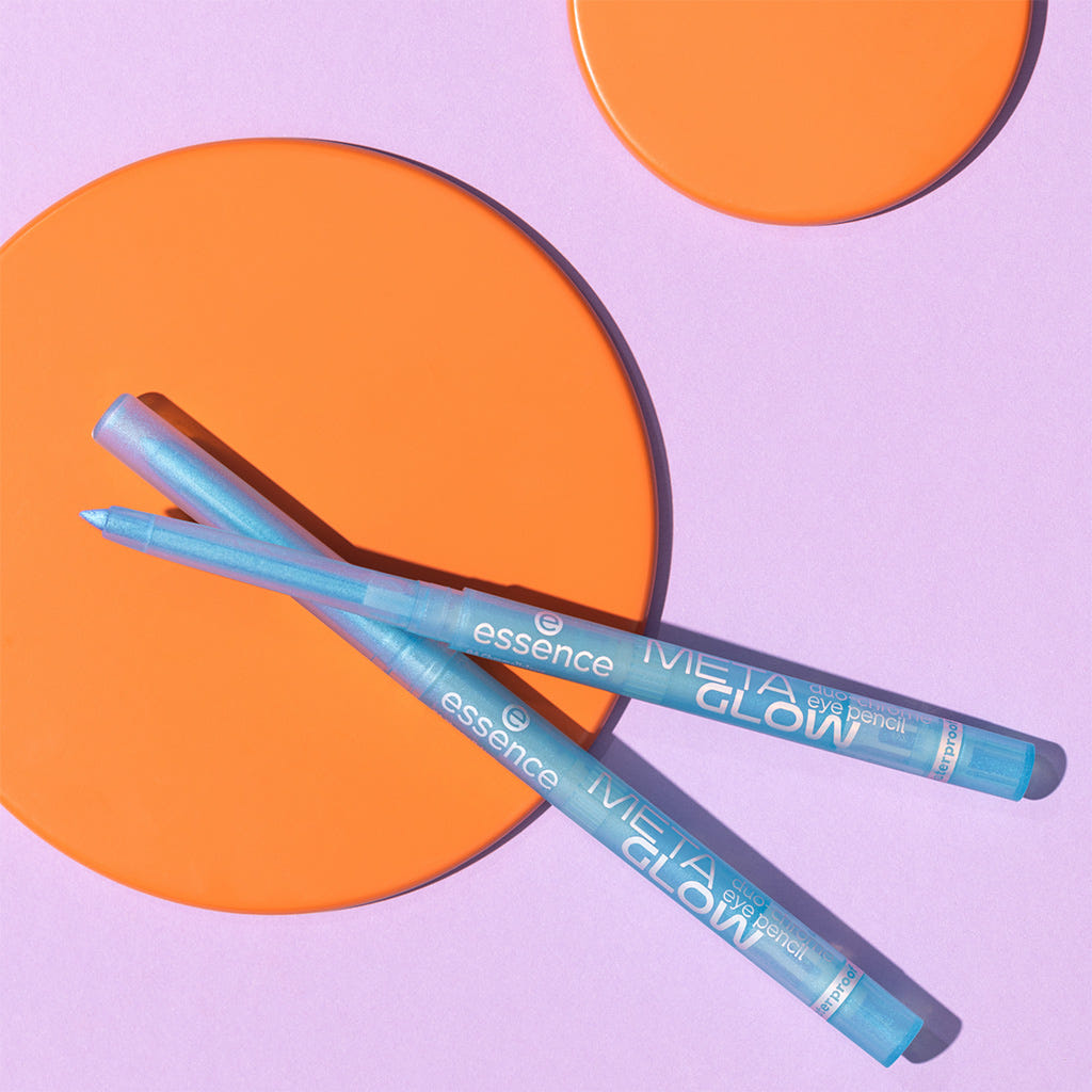 Essence Meta Glow Duo-Chrome Eye Pencil 04 Chromalicious (0.22g) - Lifestyle Shot