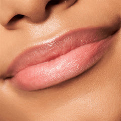 Essence Soft & Precise Lip Pencil (0.78g) - Model Shot 2 [202 My Mind]