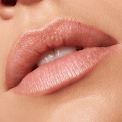 Essence Soft & Precise Lip Pencil (0.78g) - Model Shot 1 [302 Heavenly]