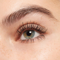 Essence The False Lashes Mascara Extreme Volume & Curl (10ml) - Model Shot 2