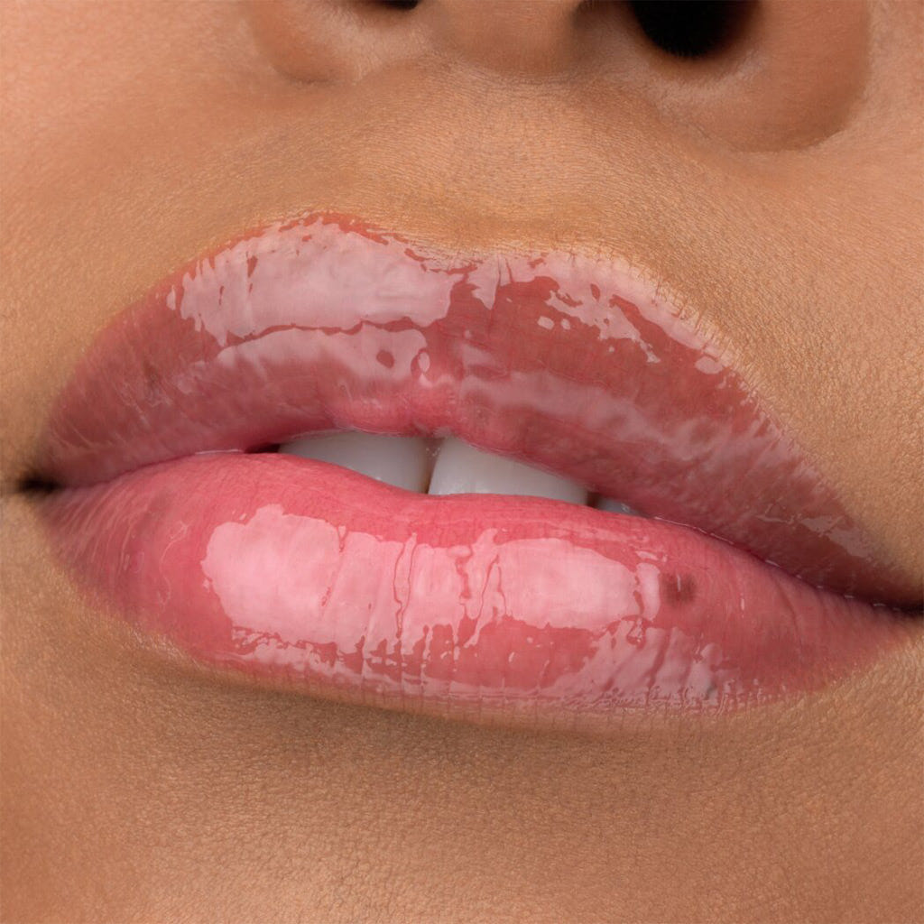 Essence What The Fake! Extreme Plumping Lip Filler (4.2ml) - Model Shot 2