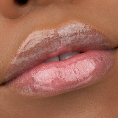 Essence What The Fake! Plumping Lip Filler (4.2ml) - Model Shot 2 [01 Oh My Plump!]
