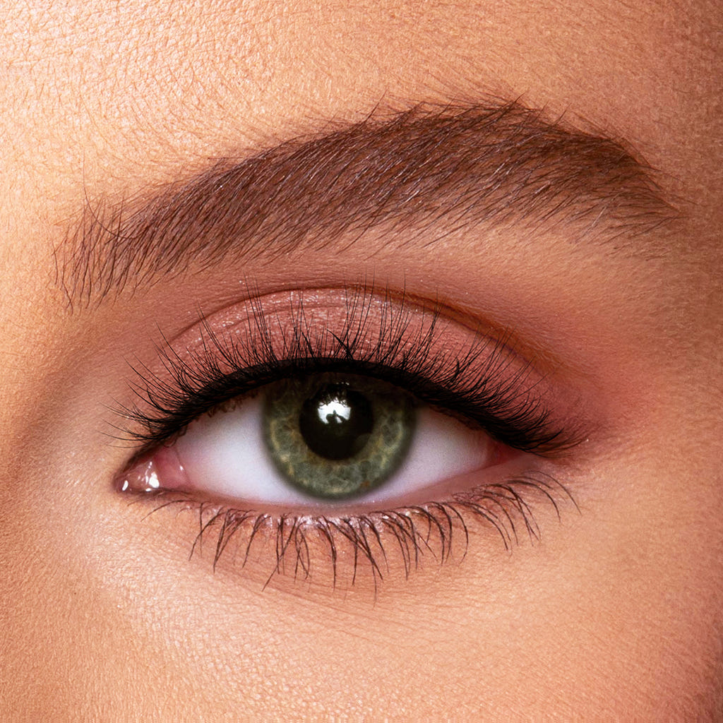 Eyecha Eco Press-On False Lashes - Dandelion (Model Shot)