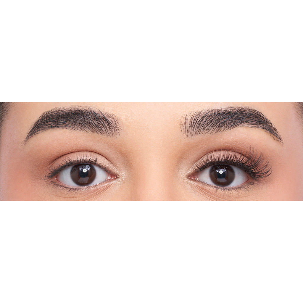 Eylure Cluster Lashes - Flutter No. 4 (Model Shot)