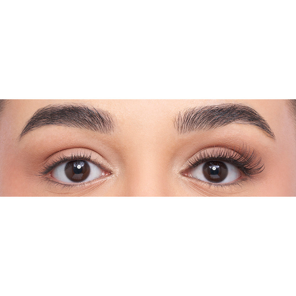Eylure Cluster Lashes - Fluttery No. 2 (Model Shot)