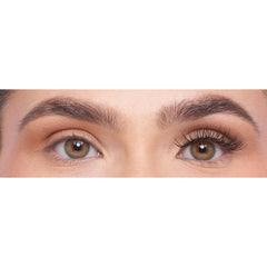 Eylure Cluster Lashes - Voluminous No. 10 (Model Shot)