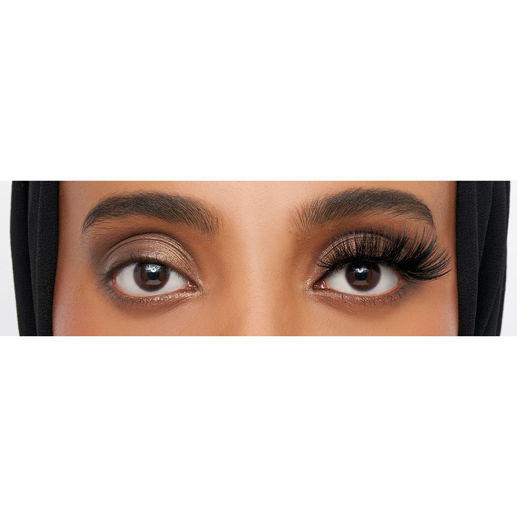 Eylure Luxe Velvet Noir Lashes - Midnight (Model Shot)