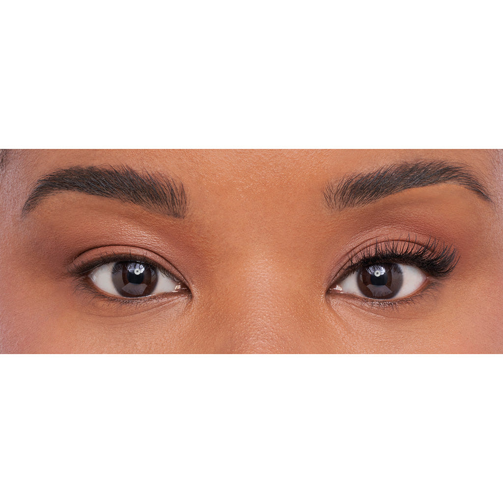 Eylure Mixed Clusters Kit - Natural Curl (Model Shot)