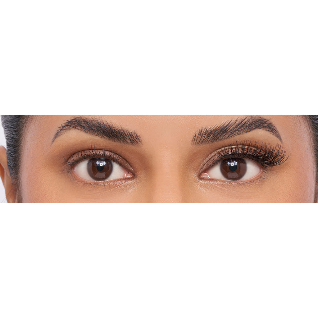 Eylure Smokey Eye Lashes No. 25 (Model Shot)