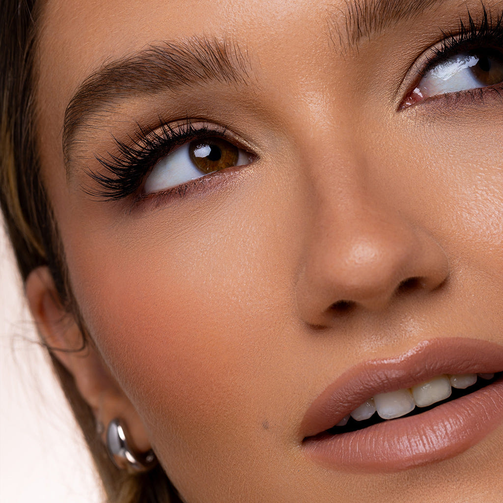 House of Lashes - Iconic Lite Demi (Model Shot 2)
