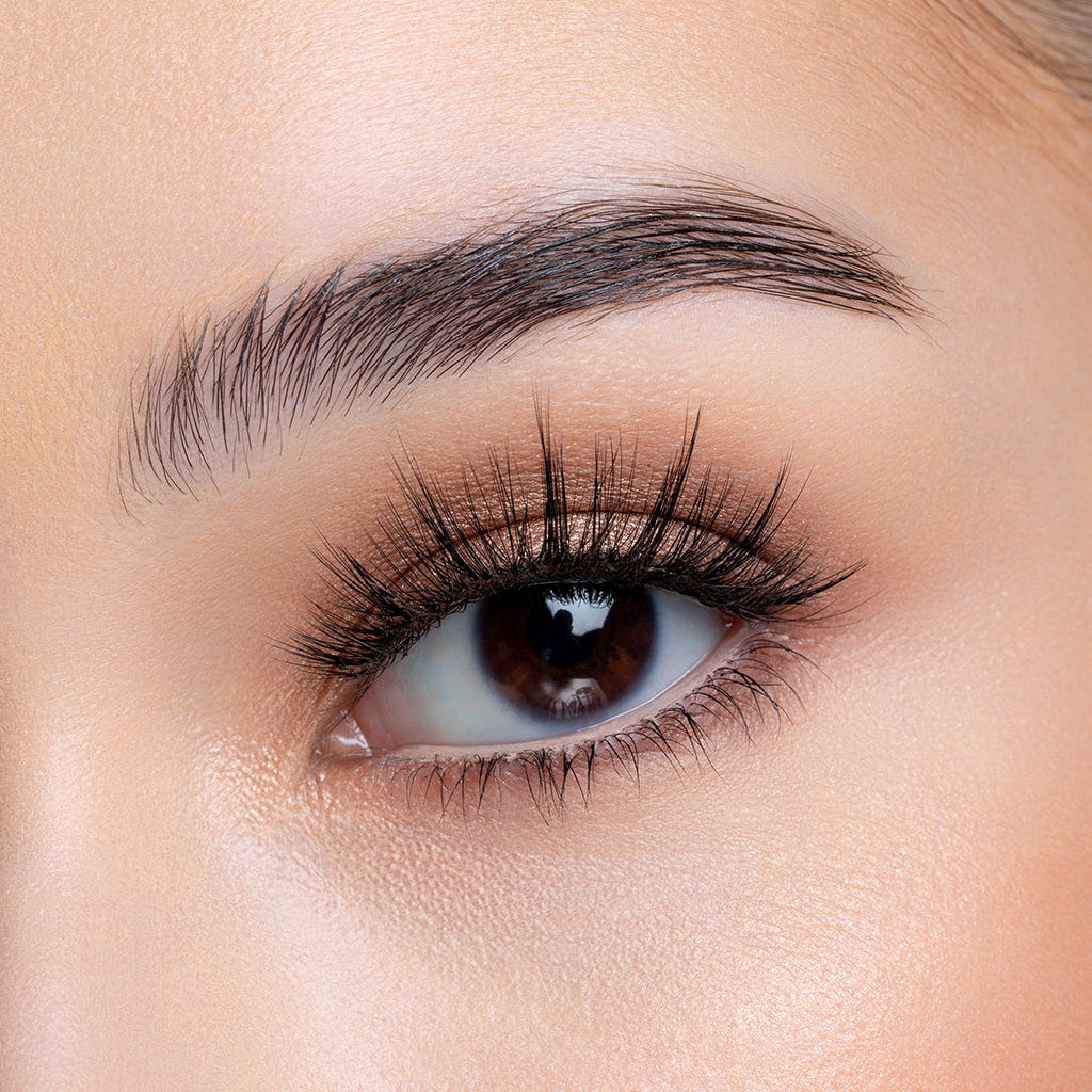 House of Lashes - Yumi (Model Shot 2)