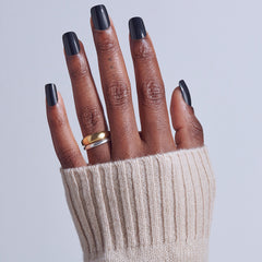 Kiss Core Colour False Nails - Photogenic (Model Shot 2)