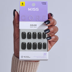 Kiss Core Colour False Nails - Photogenic (Model Shot 3)