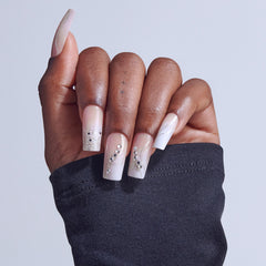 Kiss Glam 3D & Jewelled False Nails - Wrapped in Beauty (Model Shot 1)