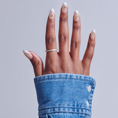Kiss Glam 3D & Jewelled False Nails - Zephyr (Model Shot 1)