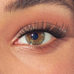 Kiss imPRESS Lashes Strip Lash Kit - Classic Wispy (Model Shot 1)