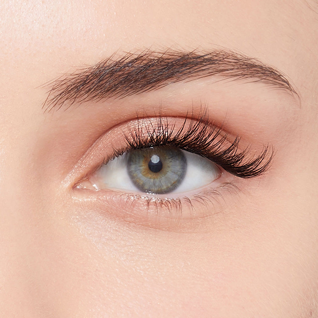 Kiss imPRESS Press-on Falsies Lash Kit - Natural (Model Shot - Close up 1)