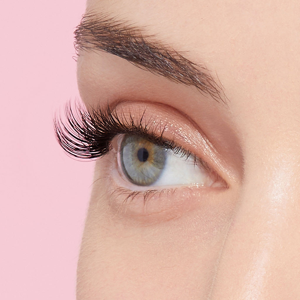 Kiss imPRESS Press-on Falsies Lash Kit - Natural (Model Shot - Close up 2)