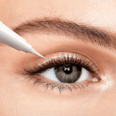 Kiss Lash Glue Liner - Clear (0.7ml) - Model Shot