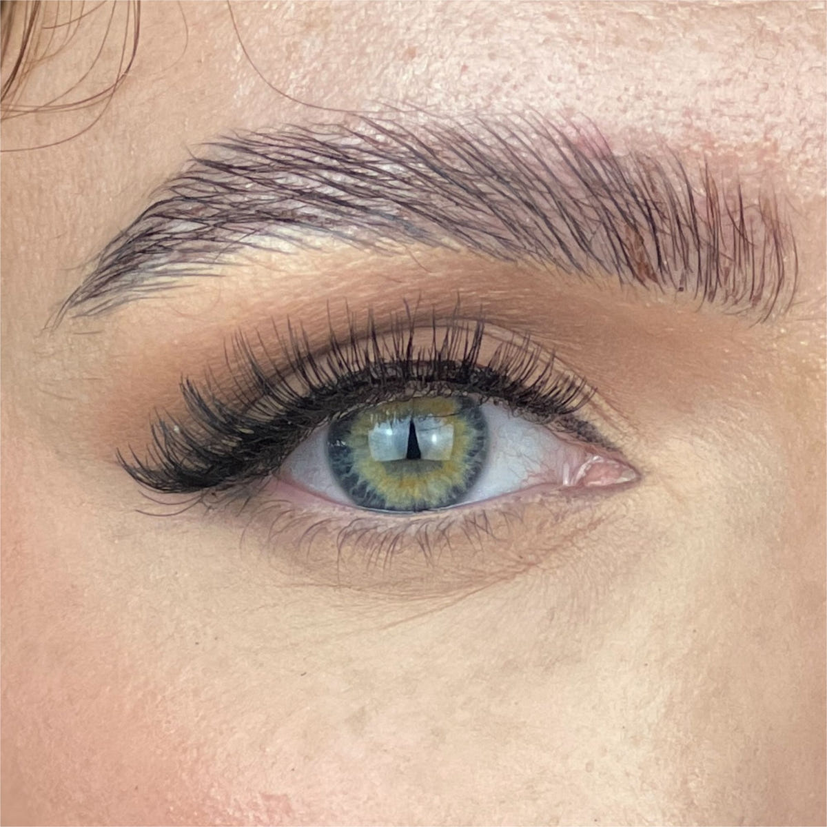 Kiss Natural Lashes - Iconic (Model Shot)