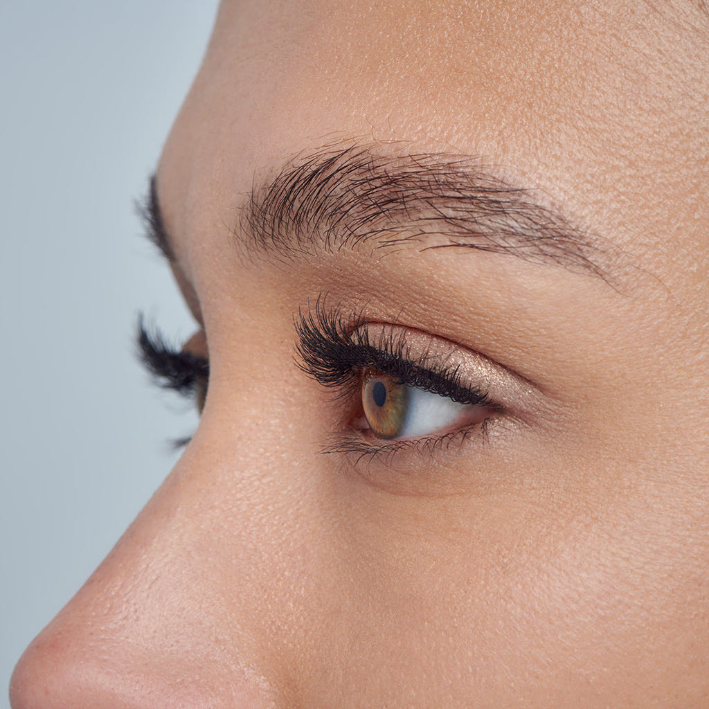 Kiss So Natural Lashes Multipack - Shy Natural (Model Shot 2)
