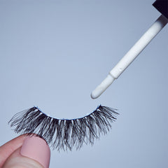 Kiss Strip Lash Adhesive 24 Hour Clear (5g) - Application Shot