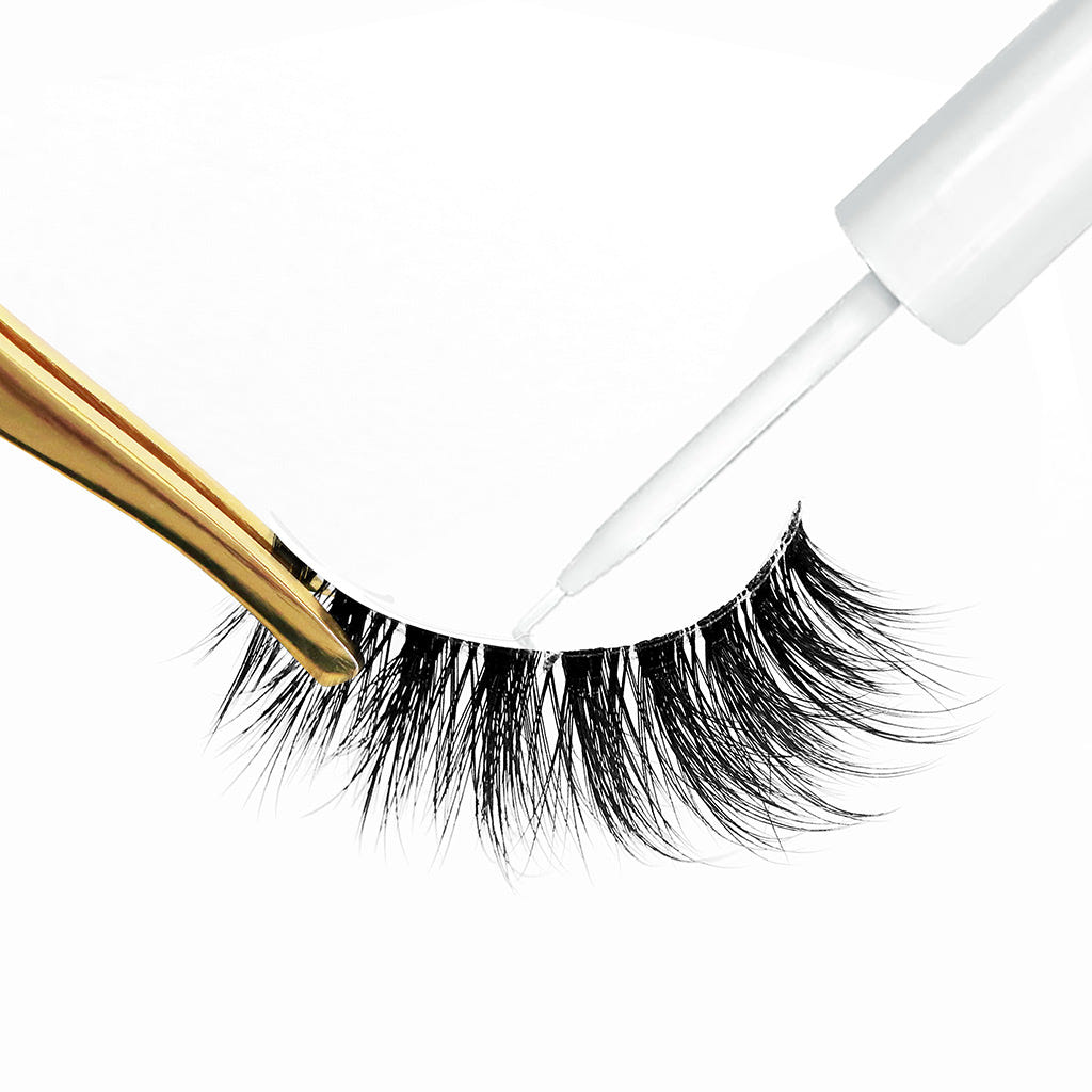 Pinky Goat Glue Me Latex Free Clear Lash Adhesive (5g) - Application Shot