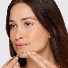 Tweezerman Blackhead Extractor (Model Shot)