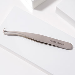 Tweezerman Blackhead Extractor (Lifestyle Shot)