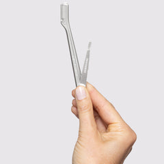 Tweezerman Brow Razor & Mini Slant Tweezer Set (Model Shot)