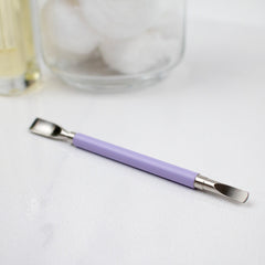 Tweezerman Dual Sided Pushy (Lifestyle Shot)