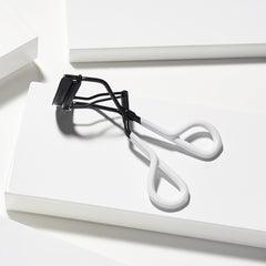 Tweezerman Great Grip Lash Curler (Lifestyle Shot)