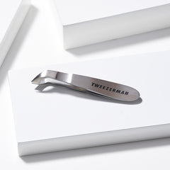 Tweezerman Mini Cuticle Nipper (Lifestyle Shot)