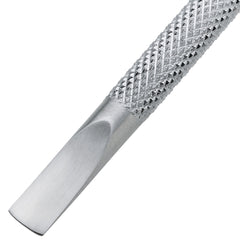 Tweezerman Pushy & Nail Cleaner (Close-Up)