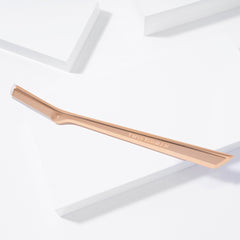 Tweezerman Rose Gold Facial Razor (Lifestyle Shot 1)