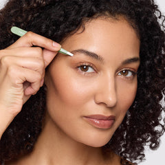Tweezerman Slant Tweezer Pistachio (Model Shot 1)