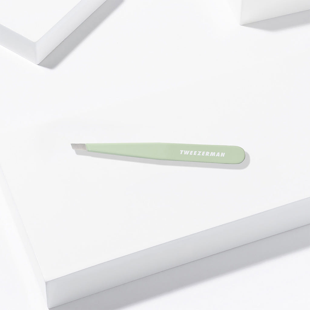 Tweezerman Slant Tweezer Pistachio (Lifestyle Shot)