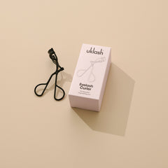 UKLASH Eyelash Curler (Lifestyle Shot 2)